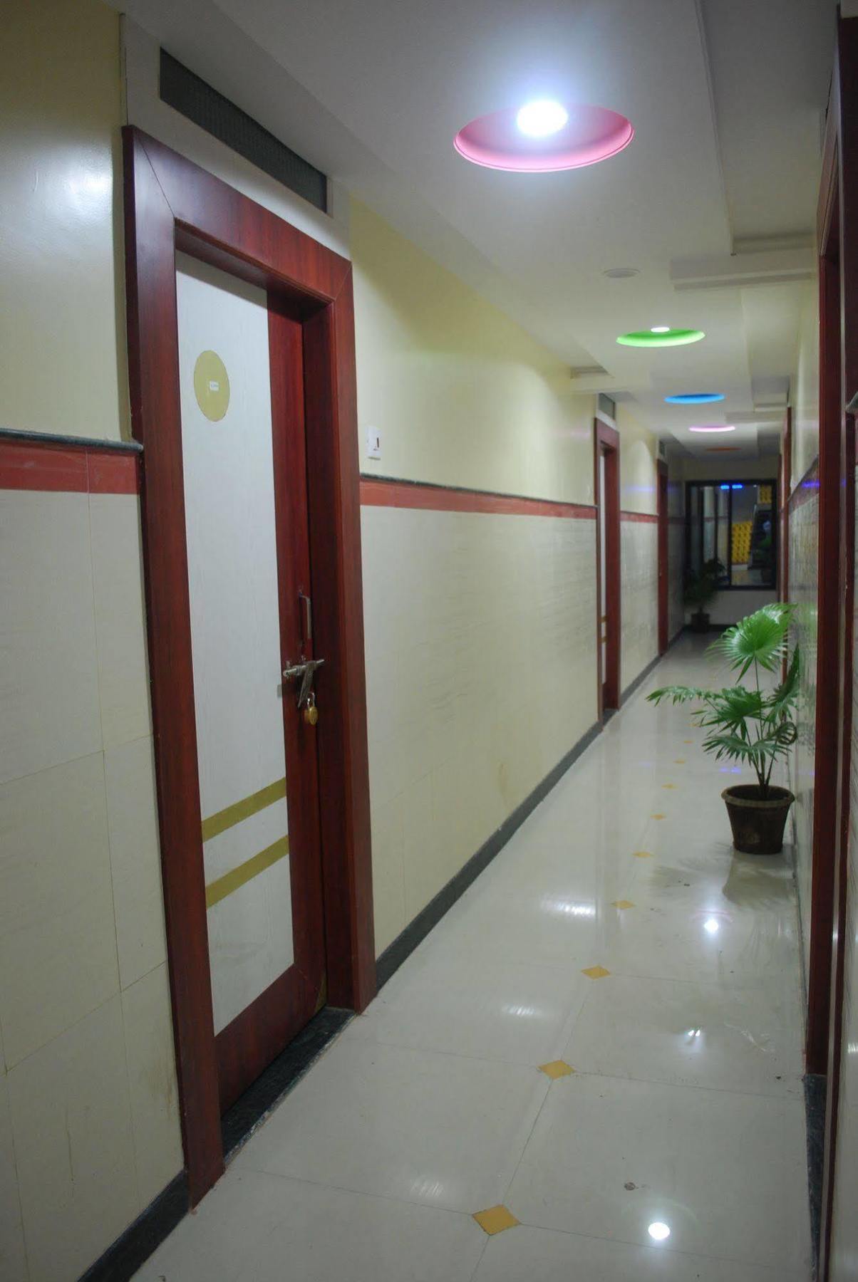 Hotel Disha Palace Shirdi Luaran gambar